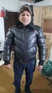 Blouson en cuir classique pour moto, personnalisé OEM, pour homme, col en fourrure rabattable, hiver, cuir d'agneau véritable, imperméable - Product Image 2