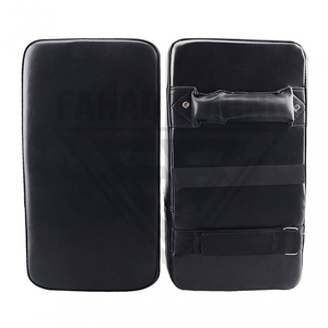 Escudos de Boxeo Ajustables con Gancho y Bucle, Antideslizantes, Totalmente Negros, para Entrenamiento Deportivo, de Calidad Premium, Personalizables y Duraderos, Modelo 2026 - Product Image 1