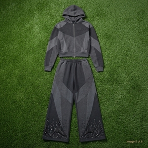 Conjunto Deportivo Personalizado para Mujer, Sudadera con Paneles en Contraste Gris Oscuro y Pedrería, Pantalones Jogger Anchos, Felpa de Algodón, Venta al Por Mayor OEM - Product Image 5