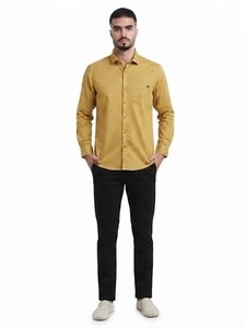 Chemise décontractée en coton uni couleur moutarde pour homme, manches longues, col boutonné, tissu popeline respirant, idéale pour le printemps - Product Image 2