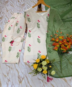 Salwar Kameez de Algodón Blanco con Estampado Floral Rosa, Corte Regular, Largo hasta el Suelo, Estilo Vintage, Tradicional Indio-Pakistaní para Mujer - Product Image 4