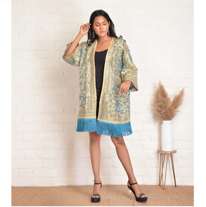 Kimono court en soie brodé à franges pour femme – Confortable, écologique, style bohème, idéal comme cache-maillot de bain, tenue de plage, ou vêtement décontracté - Product Image 1