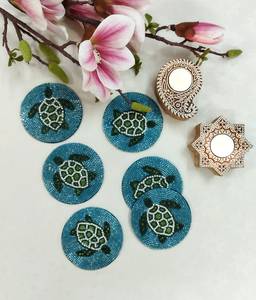 Sous-verres artisanaux en perles bleues en forme de tortue - Product Image 2