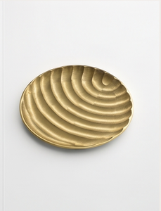 Plateau doré contemporain minimaliste, texture sculpturale, objet d'art pour la cuisine et la salle à manger - Product Image 1