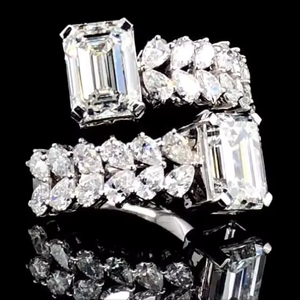 Anillo de Lujo de Oro de 14K con Diamante Cultivado en Laboratorio de 5.20 Quilates, Corte Esmeralda, Joyería Fina Personalizada - Product Image 3