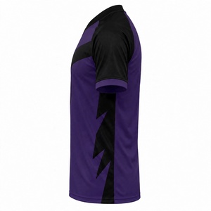 Maillot de football personnalisé violet foncé et noir à chevrons, respirant, pour homme, sublimé, performance athlétique, vêtement de sport - Product Image 3