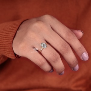 Bague de fiançailles solitaire ovale en or 14 carats sertie de diamants, bijoux de mariée minimalistes, vente en gros, fabricant et fournisseur sur mesure - Product Image 2