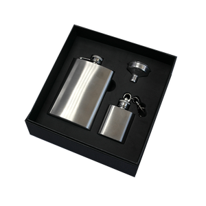 Elegante Embudo de Vino Moderno Producido en Taiwán y Dos Frascos Portátiles de Acero Inoxidable con Acabado Espejo para una Recepción con Estilo - Product Image 1