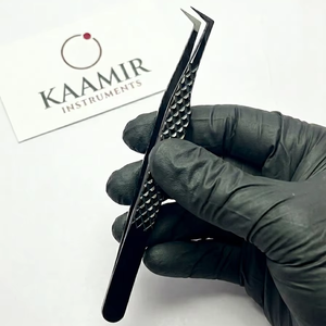 Pinzas para Pestañas Kaamir Profesionales con Recubrimiento de Plasma Negro Antimagnético, Punta Lisa de 12 mm, Alta Precisión, Acero Inoxidable - Product Image 1