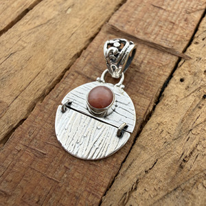 Wholesale 925 Sterling Silver Natural Pink <b>Opal</b> Gemstone Pendant Round Textured Disc Charm Custom Jewelry Manufacturer - Product Image 1