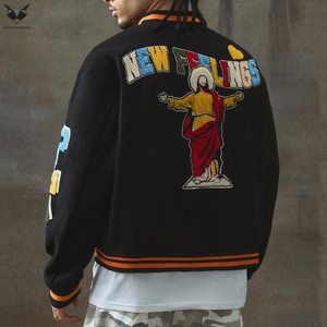 Chaqueta Varsity Hip Hop para Hombre, Estilo Urbano con Parches de Chenilla, Chaqueta Bomber Negra con Bordado de Flores y Corazones, Chaqueta de Béisbol - Product Image 5