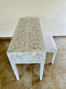 Table console décorative de style antique pour salon et chambre, design moderne et luxueux en nacre. - Product Image 5