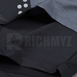 กางเกงขาสั้นออกกำลังกายผู้ชายแบบขายส่ง น้ำหนักเบา ยืดหยุ่นปานกลาง ลายเรียบ แห้งเร็ว ระบายอากาศได้ดี ผลิตจากผ้าสแปนเด็กซ์/โพลีเอสเตอร์ - Product Image 6