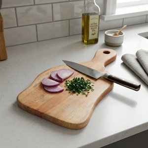 Planche à découper en bois de teck naturel à bords bruts, bloc de découpe en bois organique, plateau de service pour charcuterie, avec poignée de suspension - Product Image 4