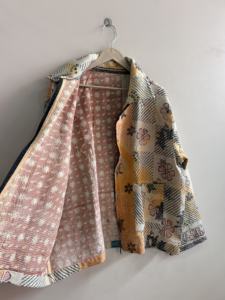 Nouvelle veste Kantha faite à la main de style vintage surdimensionné, vêtement de rue unisexe - Product Image 5