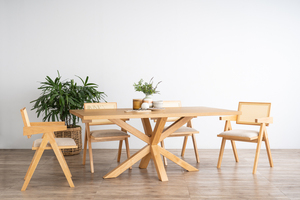 Silla de Comedor Moderna de Madera Negra con Respaldo de Ratán Sintético y Patas Geométricas en Forma de V para Comedor Moderno - Product Image 6