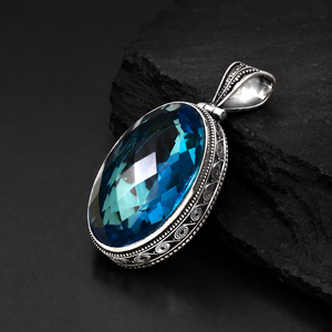 Venta al por mayor de colgantes de plata de ley ovalados facetados con topacio azul, piedra de nacimiento, creados en laboratorio, estilo suizo, para mujer. - Product Image 3