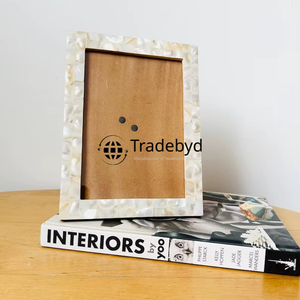 Marco de Fotos con Incrustaciones de Madreperla, Estilo Vintage, Hecho a Mano, con Acabado Brillante de Primera Calidad por Tradebyd - Product Image 3