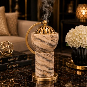 Brûle-encens design avec couvercle en marbre noir naturel et base en métal cannelé, créant une décoration luxueuse et spectaculaire. - Product Image 5