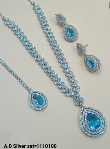 Conjunto de Regalo Nupcial Clásico Americano con Diamantes, Collar y Pendientes de Dos Piezas, Latón Plateado, Estilo Étnico, para Bodas y Fiestas, a la Moda - Product Image 1