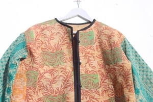 Veste ouverte style kimono Kantha en coton à breloques vintage en multicolore Veste d'extérieur pour femme - Product Image 5
