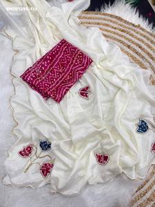 Magnifique sari en soie Chinon avec motifs Cutdana faits à la main et bordure Bandhani, et blouse avec motifs Cut-work et Bandhani faits à la main. Sari Love. - Product Image 5