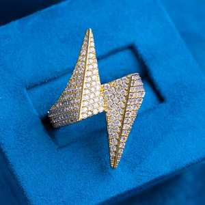 Anillo de Lujo de Dos Tonos con Moissanita y Calavera, con Detalles Pavé, de Plata de Ley Sólida Bañada en Oro Rosa, Estilo Hip Hop Clásico, Pieza Destacada para Mujer - Product Image 2