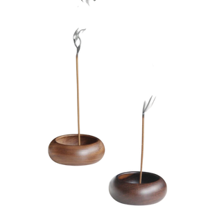 Quemador de Incienso Portátil de Madera Hecho a Mano en India para Uso Religioso - Product Image 1