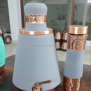 Juego de taza y botella de agua de cobre puro Ayurvédico de doble pared de primera calidad con pajita al por mayor de La India para mesa de cocina - Product Image 1