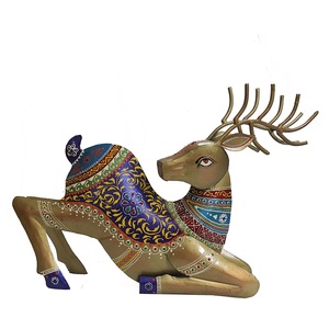 Ensemble de 2 cerfs assis en fer peint de qualité supérieure, inspiré de l'artisanat traditionnel indien, idéal pour l'aménagement visuel dans les zones résidentielles. - Product Image 3