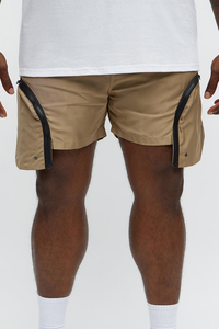 Shorts décontractés pour hommes en kaki avec poches zippées, taille mi-haute, fermeture élastique, tissu tissé à séchage rapide, design uni - Product Image 3