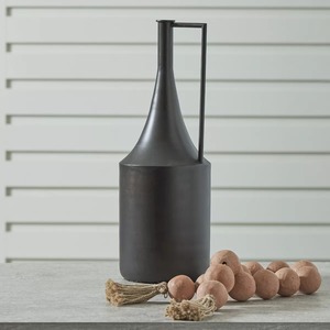Vase Curio Minimaliste en Métal pour Table avec Poignée, Finition Noire Mate, Hauteur 23,5 cm - Product Image 4