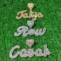 Collier de luxe personnalisé avec pendentif lettre cursive serti de diamants baguette, plaque nominative avec fermoir cœur, chaîne maille cubaine, bijoux Hip Hop Fa