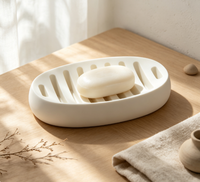 Ensemble d'accessoires de salle de bain 4 pièces Home Basics Decor au design mat, durable, avec distributeur de lotion et porte-savon