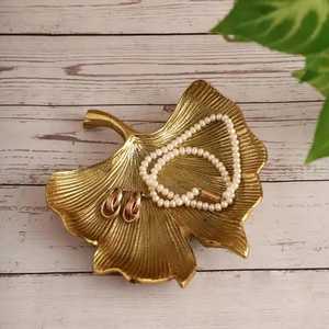 Plateau à Bijoux en Métal Doré en Forme de Feuille de Vigne Faite à la Main, Petit Porte-Bagues, Rangement de Clés et Décoration de Table – Vente en Gros - Product Image 6