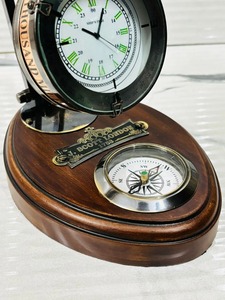 นาฬิกาตั้งโต๊ะทองเหลืองโบราณสไตล์วินเทจ พร้อมเข็มทิศในฐานไม้ จาก OLD WORLD TREASURE HANDICRAFTS - Product Image 4