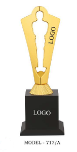 Trophée modèle 717 Sports, récompense en métal gravé or, argent, bronze. Trophée en métal durable avec base en bois noir. - Product Image 4