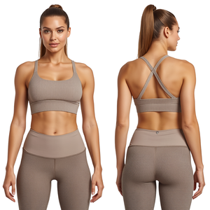 Sujetador deportivo ligero acanalado de corte largo para mujer con tirantes cruzados, logo frontal, soporte medio, top premium para yoga y fitness - Product Image 3