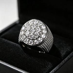 Bague Hip Hop en Or Sertie de Diamants de Laboratoire Taille Ronde, Grand Cluster, Style Signet, pour Hommes et Femmes, Cadeau Bijou pour Elle - Product Image 4