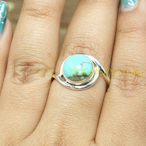 แหวนเงินแท้ 925 ประดับพลอยเทอร์ควอยซ์ธรรมชาติทรงกลมแบบคาโบชอง สีฟ้า ดีไซน์โบโฮสำหรับผู้หญิง - Product Image 3