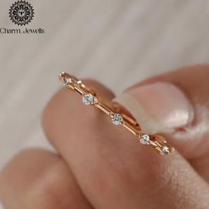 Bague d'éternité classique pour femme en argent plaqué or rose avec moissanite certifiée IGI, sertie à griffes - Charm_Jewells - Product Image 3