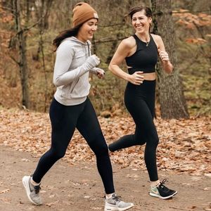 Leggings de yoga pour femmes de couleur unie |   Vêtements de sport minimalistes avec logo personnalisé |   Collants pour adultes de haute qualité à prix de gros - Product Image 5