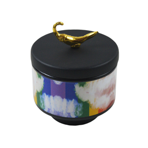 Vase en métal arc-en-ciel à motif floral, design moderne avec plusieurs finitions, thème LGBTQ, pour la décoration de bureau et de salon - Product Image 3