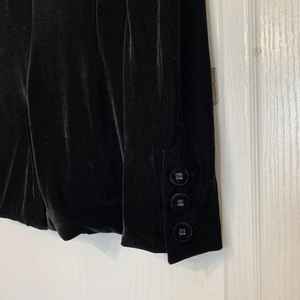 Blazer en velours noir italien vintage des années 90 : veste rétro pour femme - Product Image 1