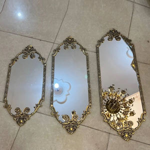 Bandeja Decorativa de Metal de Latón de Estilo Moderno con Forma Única y Acabado Plateado para el Hogar, Hoteles y Restaurantes, Accesorio para Mesa de Comedor - Product Image 1