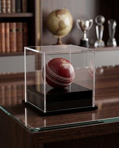 Vitrina Moderna Ecológica de Acrílico Transparente para Exhibición de Pelotas de Cricket en Forma de Cubo Pulido, Base Negra, Almacenamiento Personalizado para Mostrador - Product Image 6