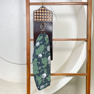 Porte-écharpe mural en cuir véritable fait à la main avec un design à carreaux, style occidental rustique, organisateur suspendu avec anneaux en laiton - Product Image 4