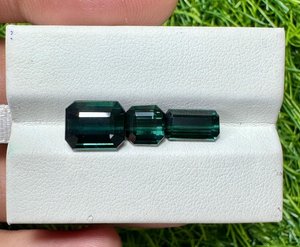 ZUBEDA GEMS JEWELLRY พลอยทัวร์มาลีนสีเขียวเข้มธรรมชาติ รูปทรงแปดเหลี่ยม ตัดแบบกรรไกร เจียระไนเหลี่ยมเพชรพลอย น้ำหนัก 2.00 กะรัต พลอยเม็ดเดี่ยว รับรองโดยผู้ตรวจสอบอิสระ - Product Image 1