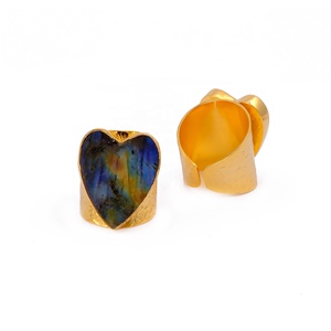 แหวนทองเหลืองชุบทองปรับได้ทำด้วยมือสไตล์แฟชั่นสไตล์โบโฮแหวนหัวใจสีรุ้งประดับอัญมณีธรรมชาติแบบปรับได้ - Product Image 4