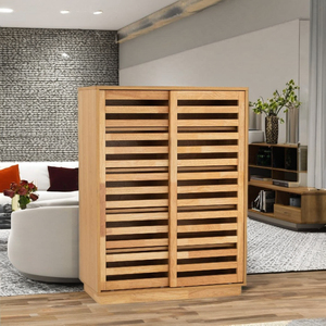 Meuble à chaussures moderne pour entrée, fabriqué en bois massif, avec portes coulissantes à lattes élégantes pour un look sobre. - Product Image 1